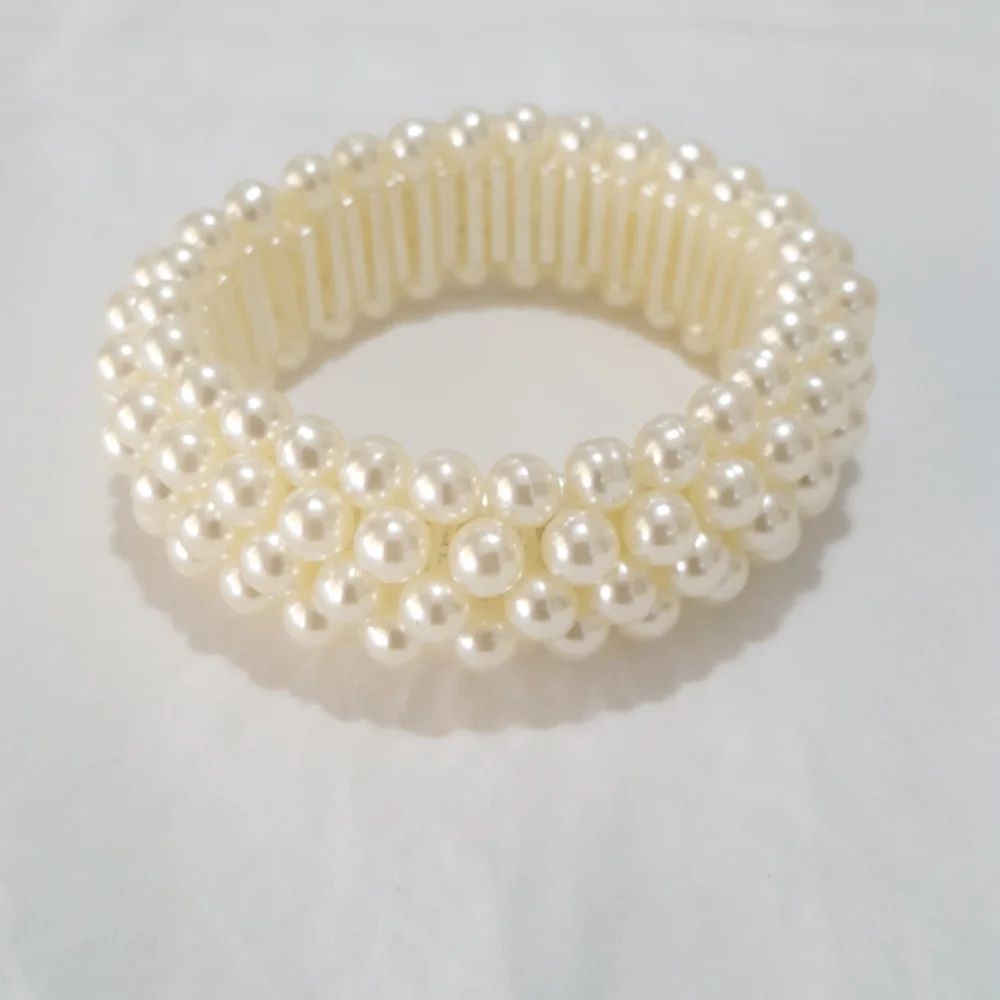 Faux Elastic stacked pearl bracelet NEW